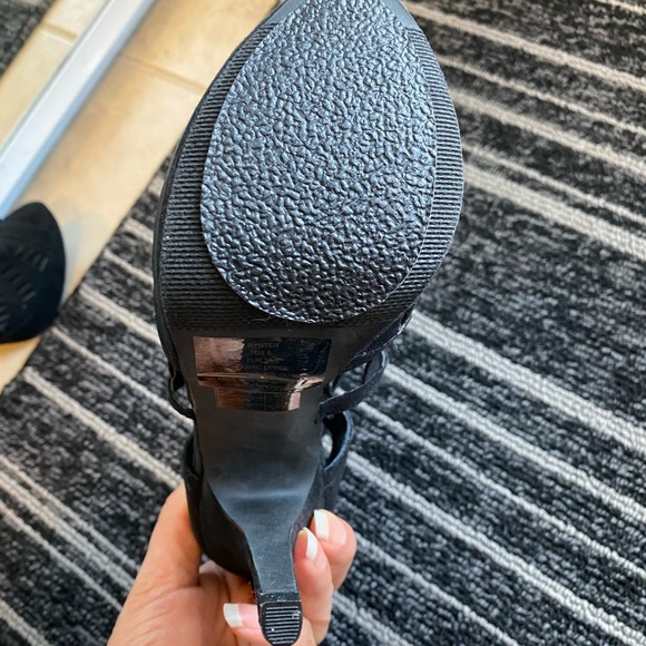 Heels - Picture 2 of 3